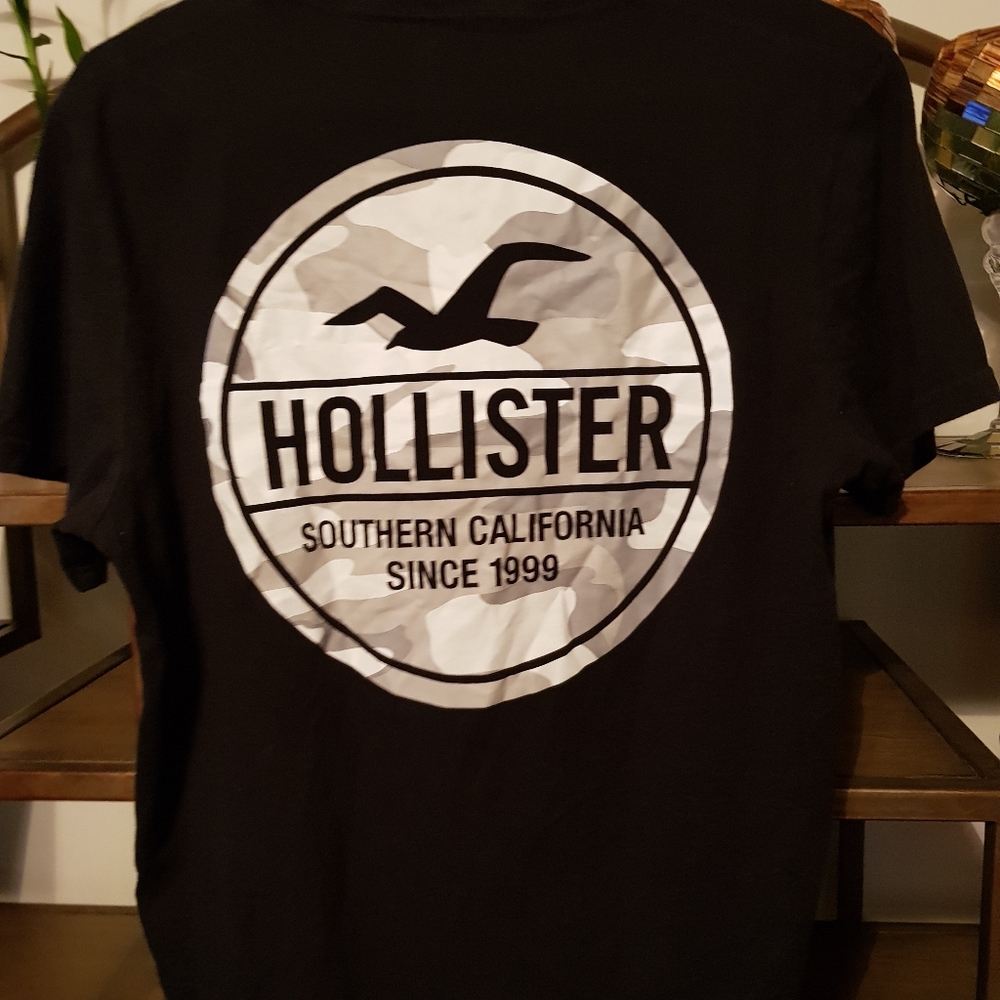 Black Hollister tshirt